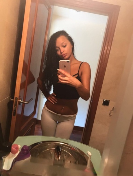 Acarlar Çevresinde Lüks Rezidans Konforunda Escort Svetlana